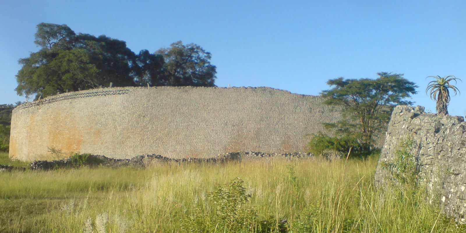 The curved dry-stone wall of the Great Enclosure at Great Zimbabwe